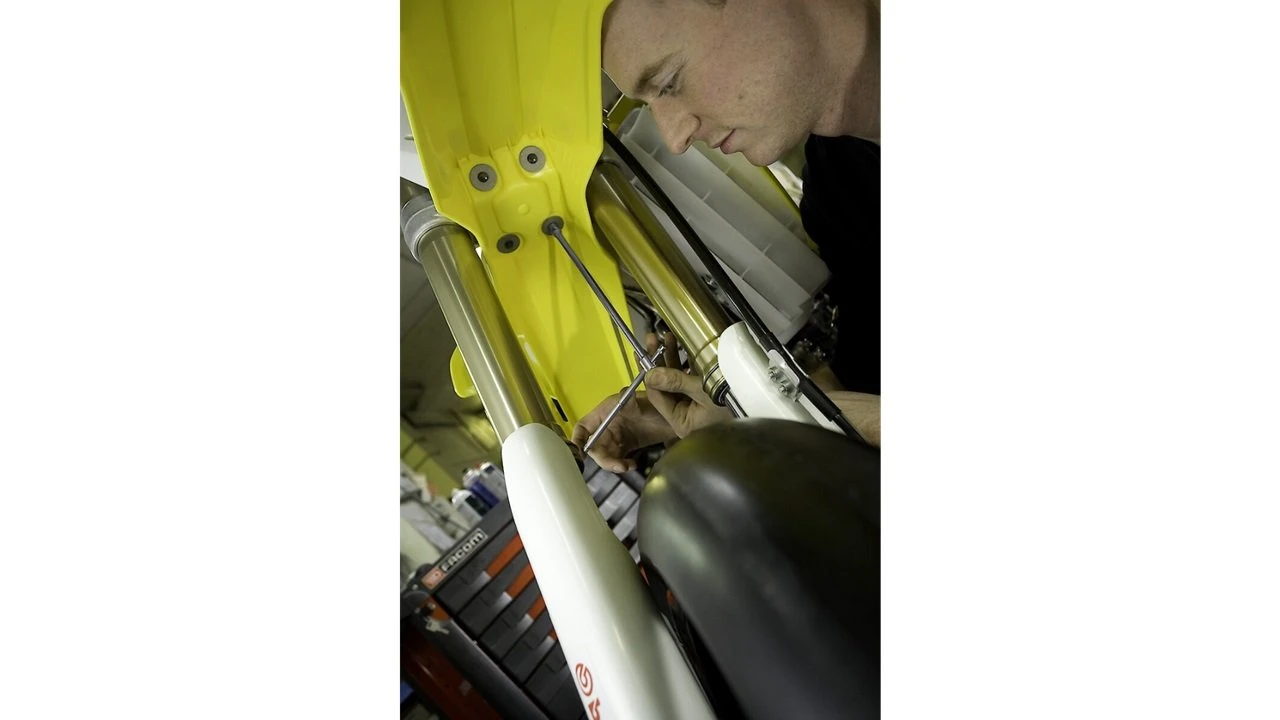 Facom 98B.14 Metric Sliding T-Handle Socket Wrench 14mm 5 Facom 98B.14 Metric Sliding T-Handle Socket Wrench 14mm - Image 3