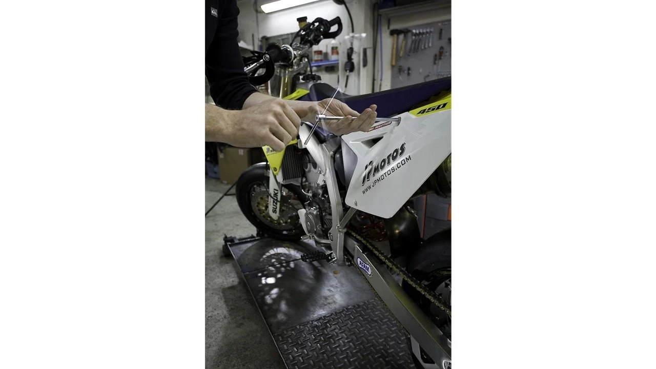 Facom 98B.12 Metric Sliding T-Handle Socket Wrench 12mm 7 Facom 98B.12 Metric Sliding T-Handle Socket Wrench 12mm - Image 5